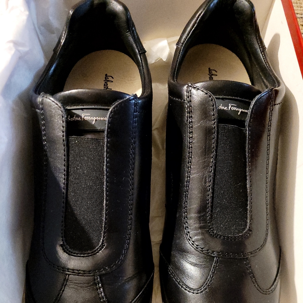 EUC AUTH SALVATORE FERRAGAMO BLACK LEATHER WOMENS SNEAKERS US 8 B